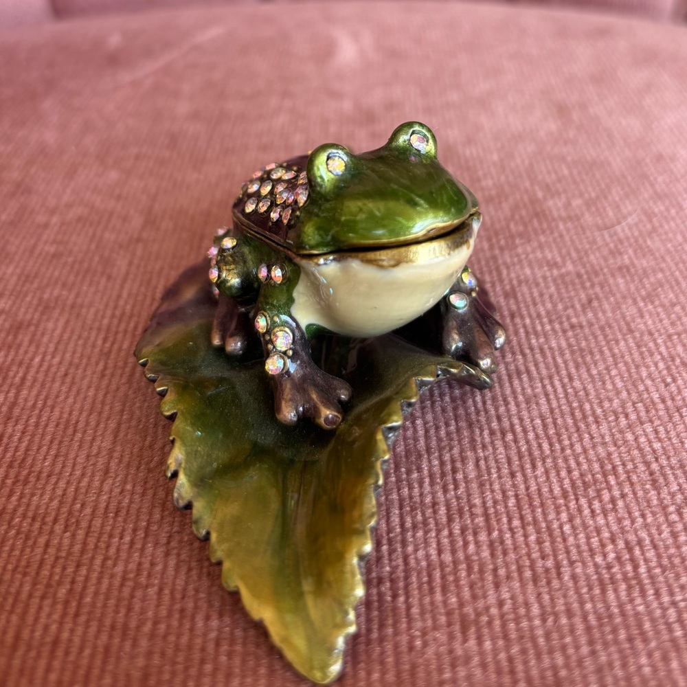 🐸 Jeweled Frog Trinket Box | Enamel Rhinestone Jewelry Holder | Hinged Magnetic - Picture 2 of 5